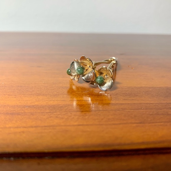 Ladies gold and jade stone bouquet brooch - Picture 3 of 11